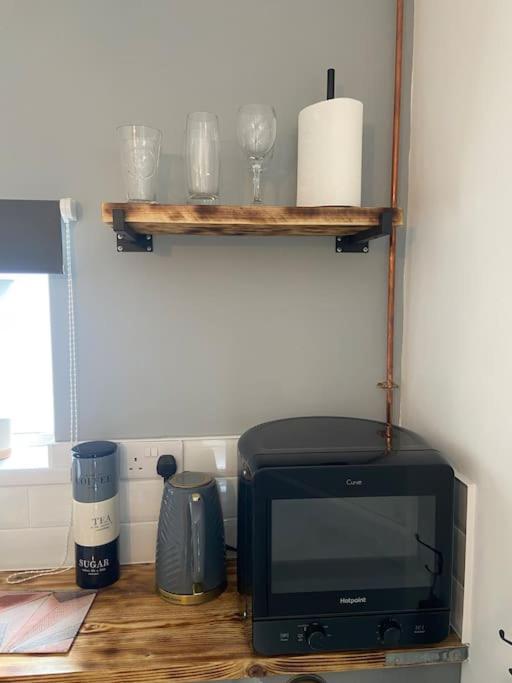 Adorable Bedsit For You, Partner And Your Pet! Stepaside  Buitenkant foto