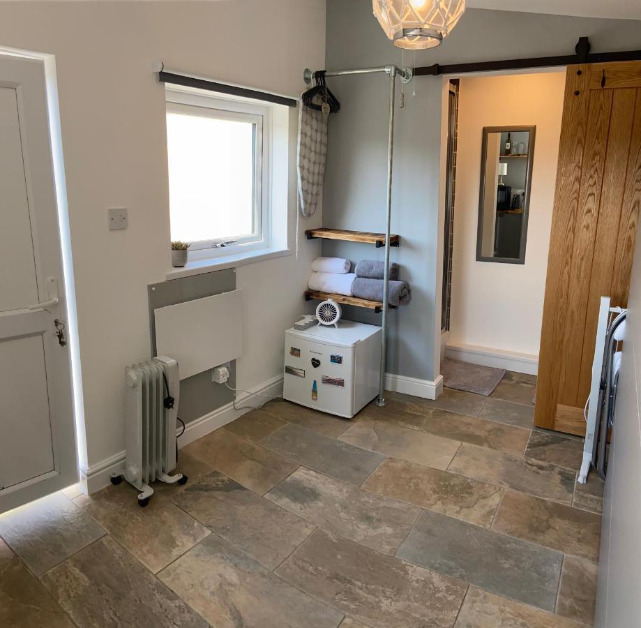 Adorable Bedsit For You, Partner And Your Pet! Stepaside  Buitenkant foto